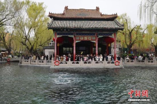 3��18�գ�ɽ�����ϣ����������г�����ͻȪ�����ϴ����������ձ���٣�����ȱ����Ч��ˮ����������������ͻȪˮλ�߿����������½���ģʽ�������峿���������Ӱ�죬����ӭ��һ���������Ĵ��ꡣ��������� ������ ��