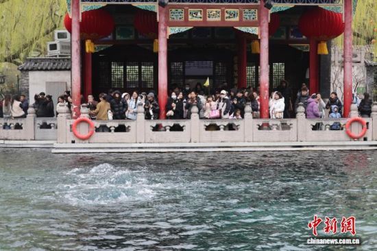 3��18�գ�ɽ�����ϣ����������г�����ͻȪ�����ϴ����������ձ���٣�����ȱ����Ч��ˮ����������������ͻȪˮλ�߿����������½���ģʽ�������峿���������Ӱ�죬����ӭ��һ���������Ĵ��ꡣ��������� ������ ��