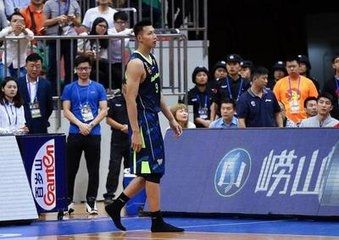 易建联为脱鞋事件道歉:比赛中脱李宁鞋换耐克鞋