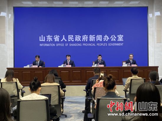 山東省人民政府17日召開新聞發布會介紹第三屆儒商大會有關情況。