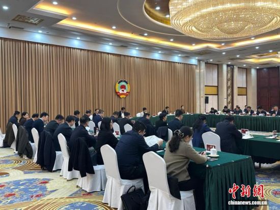 10月20日,中国人民政治协商会议山东省委员会召开“加强文化遗产保护传承利用”月度协商会。李明芮 摄 10月20日,中国人民政治协商会议山东省委员会召开“加强文化遗产保护传承利用”月度协商会。李明芮 摄