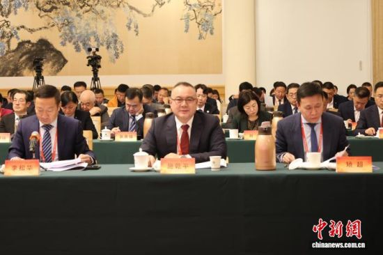 在交流环节,美国华人企业家联合会会长施乾平分享了协会的实践成果。孙婷婷 摄 在交流环节,美国华人企业家联合会会长施乾平分享了协会的实践成果。孙婷婷 摄