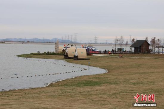 图为龙湖月色风景区。孙婷婷 摄 图为龙湖月色风景区。孙婷婷 摄