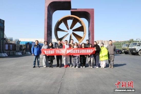 11月19日,采访团探访青岛东方影都影视产业园。张孝鹏 摄 11月19日,采访团探访青岛东方影都影视产业园。张孝鹏 摄