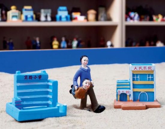 北京回龙观医院成瘾医学中心的沙盘,用于游戏障碍患者的心理治疗。摄影/本刊记者 孙厚铭 北京回龙观医院成瘾医学中心的沙盘,用于游戏障碍患者的心理治疗。摄影/本刊记者 孙厚铭