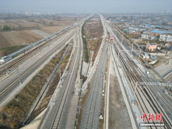 图为项目铺设现场。王可杨 摄 图为项目铺设现场。王可杨 摄