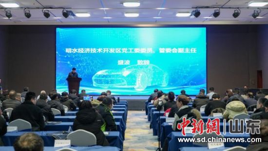 近日,济南市汽车行业产教融合共同体年会暨产教融合高质量发展交流会在济南工程职业技术学院举行。学院供图。 近日,济南市汽车行业产教融合共同体年会暨产教融合高质量发展交流会在济南工程职业技术学院举行。学院供图。