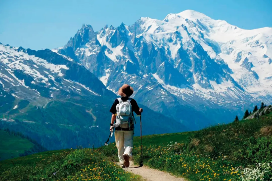 李丹在环勃朗峰徒步。图/受访者提供 李丹在环勃朗峰徒步。图/受访者提供