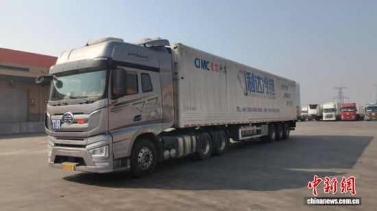 2月19日,赵庆东驾驶TIR跨境卡车奔赴俄罗斯莫斯科。王禹 摄 2月19日,赵庆东驾驶TIR跨境卡车奔赴俄罗斯莫斯科。王禹 摄