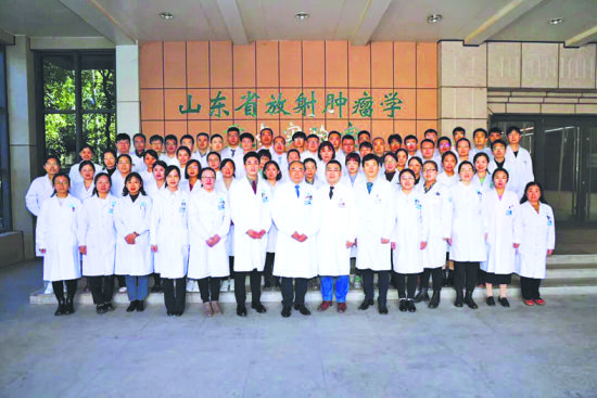 �ڽ���Ժʿ���εġ���׼����ѧ��ѧ�����Ŷӡ� ��ɽ����һҽ�ƴ�ѧ(ɽ��ʡҽѧ��ѧԺ)��ͼ