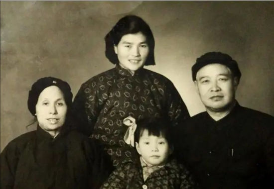 ������ҫ��(��һ)�ͼ��˵ĺ�Ӱ ͨѶԱ��ͼ