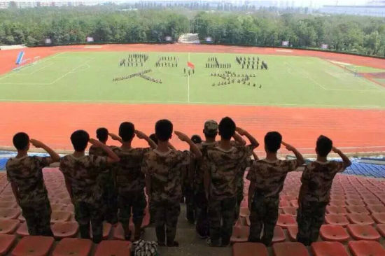 752号 烟台南山学院朱高佳 《集体》