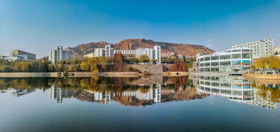 拍摄地点:青岛大学金家岭校区剑湖   5.拍摄所用器材