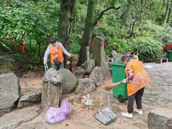 泰山景区：满山环卫“石敢当”