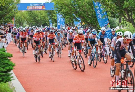 8��22����24�գ�2026��ȫ��������Uϵ�й�·���г���������ɽ��ʡ�ٳ��о��С�������U14��U16��U18���������飬����ȫ�����ص�430����ѡ����Ϊ��3���������չ���ٶ��������Ľ������ž� ��