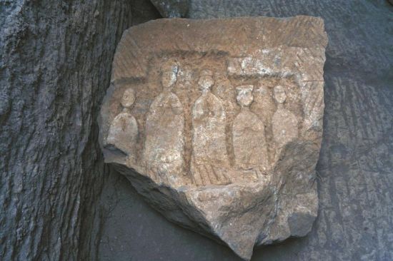 成都工地发掘出70余座崖墓 深藏精美画像石棺(图)