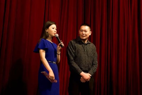 🔺山东电视台齐鲁频道主持人书匀女士现场采访小蒙父亲