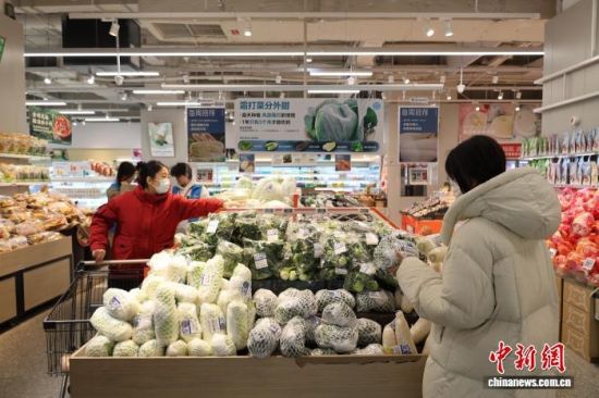 12��2�գ�ɽ�����ϵ�һ���̳���˿�����ѡ��˪��ˡ������� ��