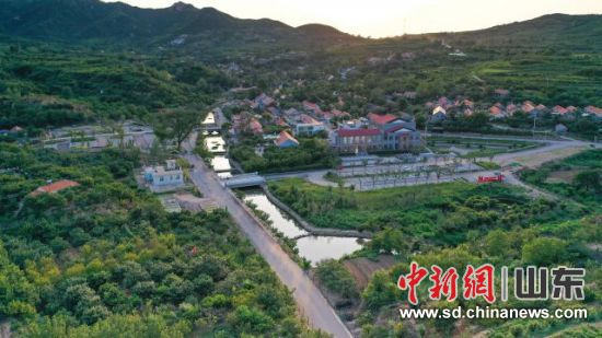 ������ɽ���������Ƭ����(���˻���Ƭ)��ɽ�ֵ���ͼ