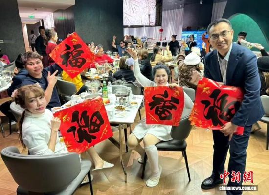 ����16������̩���ο���ɽ���ൺ���ȳ�Ϧ֮ҹ�������繩ͼ