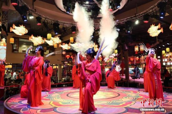 ����4��7��������ɽ���Ͳ�����Ա���տ������̨�ϱ�����������衣���� ��