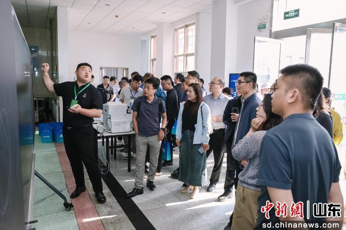 “人工智能助力山东省民办基础教育高质量发展研讨会”在枣庄举办